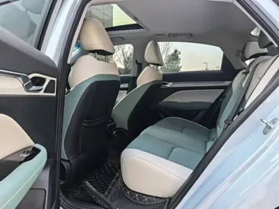 Geely L HiP