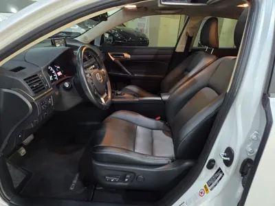 Lexus CT200h