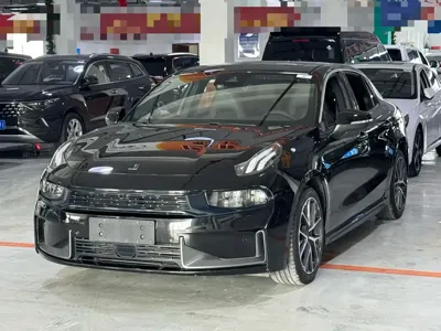 Lynk & Co 03