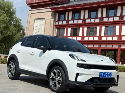 Lynk & Co 06