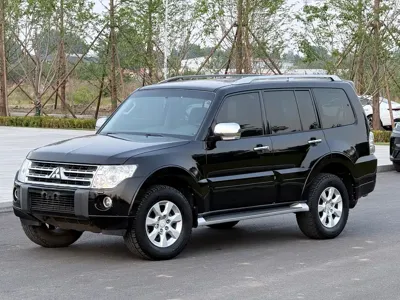 Mitsubishi Pajero (Import)