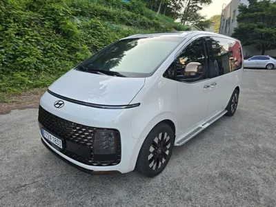 Hyundai Staria
