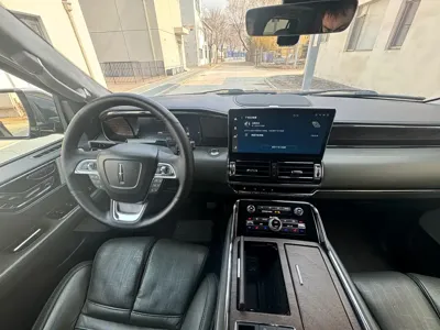 Lincoln Navigator