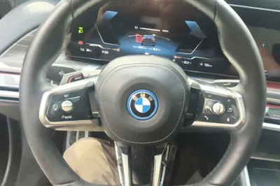 BMW i7