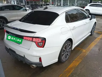 Lynk & Co 03