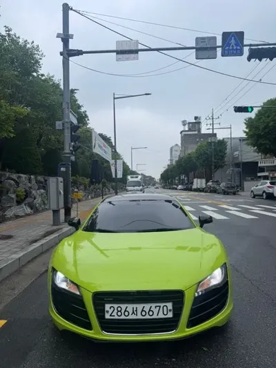 Audi R8
