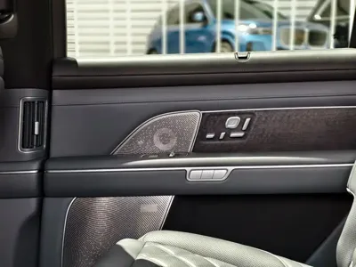 Nio ES8