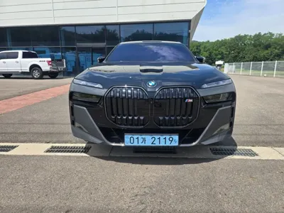 BMW i7