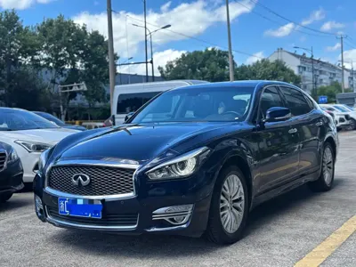 Infiniti Q70