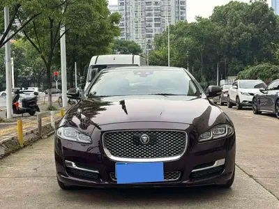 Jaguar XJ