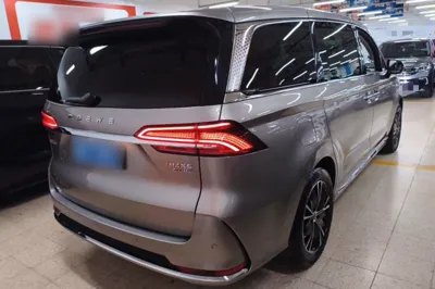 Roewe iMAX8