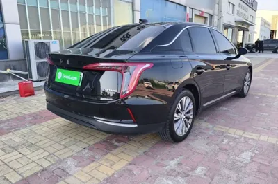 Hongqi E-QM5