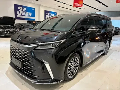 Lexus LM