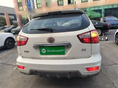 BYD S6