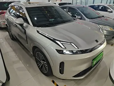 Lynk & Co 08 EM-P