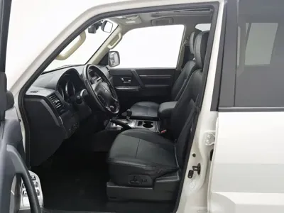 Mitsubishi Pajero (Import)