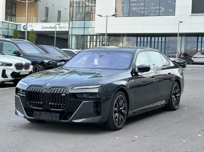 BMW i7