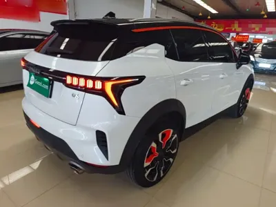 Lynk & Co 06
