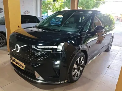 Volvo EM90