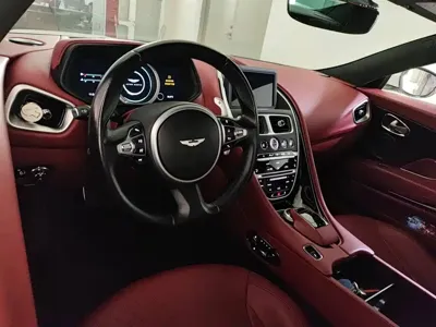 Aston Martin DB11