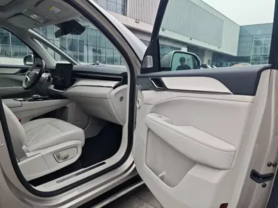 Volvo EM90