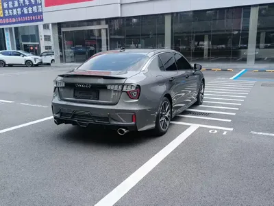 Lynk & Co 03