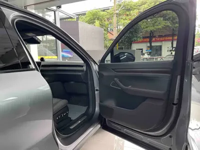 Nio ES8