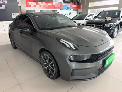 Lynk & Co 03