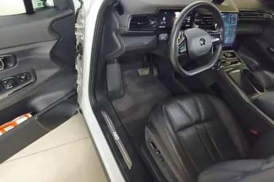 Nio ES8