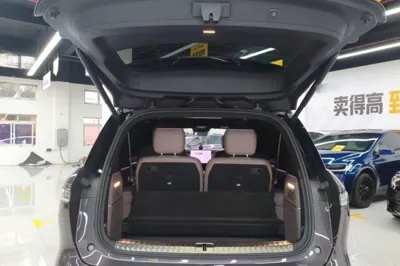 Nio ES8