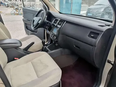 Wuling Rongguang V