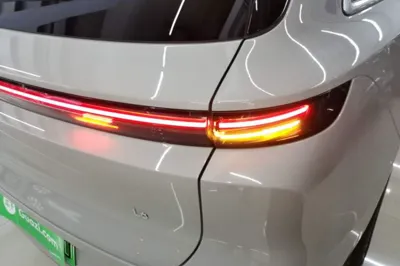 Li Auto L6