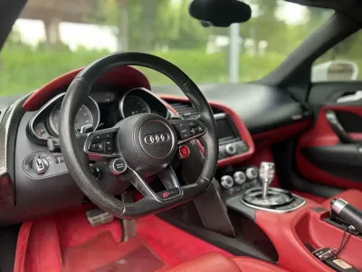 Audi R8