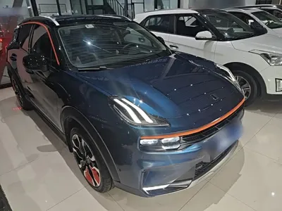 Lynk & Co 06