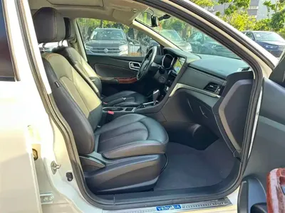 Venucia T70