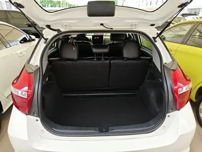 Toyota Yaris L