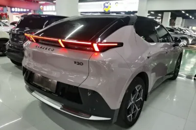 Lynk & Co Z20