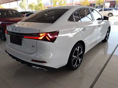 Roewe i5