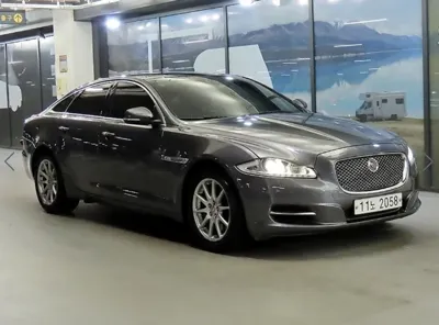 Jaguar XJ