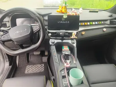 Lynk & Co 06