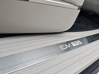 Volvo EM90