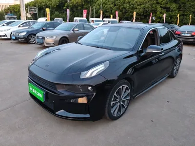 Lynk & Co 03