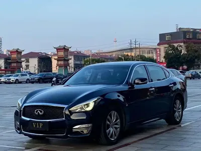Infiniti Q70