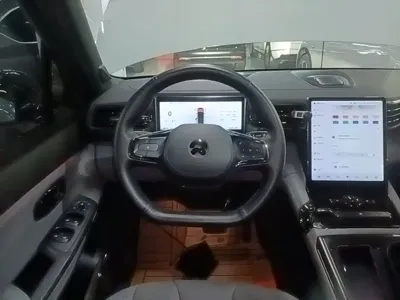 Nio ES8