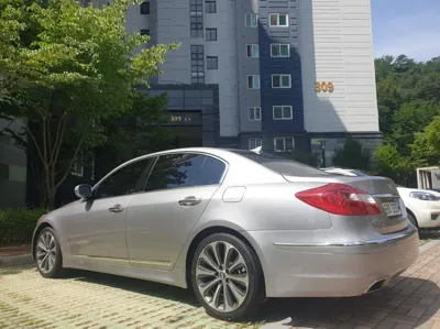 Hyundai Genesis