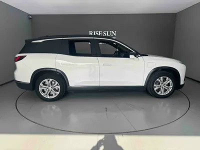 Nio ES8