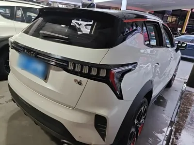 Lynk & Co 06