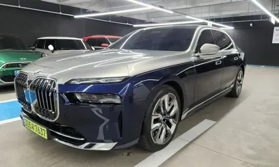 BMW i7