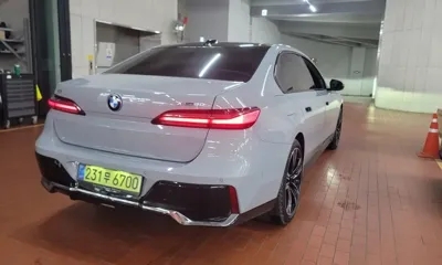 BMW i7