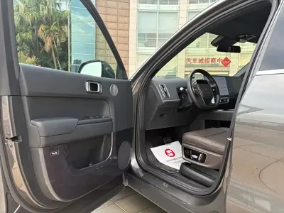 Li Auto Li L8